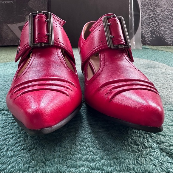 Fluevog LIKE NEW Truth Pilgrim lipstick red pointy buckle shoe - 8 (fits 7.5) - Picture 7 of 16